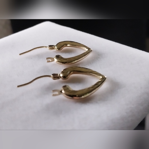 14k Yellow Gold Heart Shaped Earrings - Picture 5 of 11